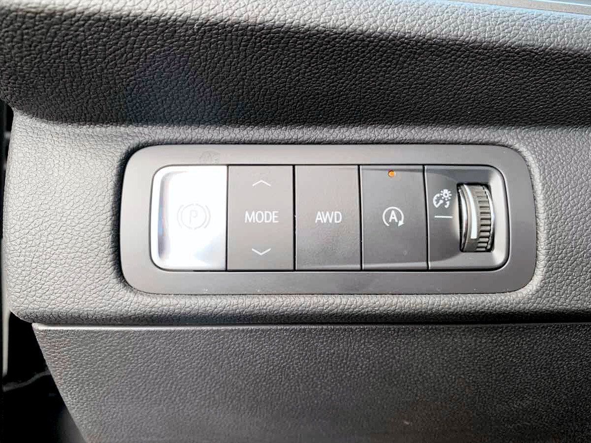 Used 2025 Chevrolet Traverse LT w/ Sun and Wheel Package AWD/4WD image 23
