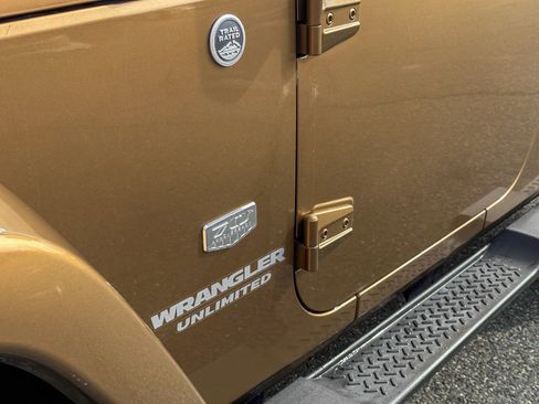 Used 2011 Jeep Wrangler Unlimited 70th Anniversary w/ Connectivity Group image 7