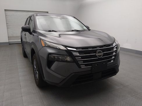 Used 2024 Nissan Rogue S FWD image 14