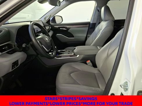 Used 2023 Toyota Highlander Limited FWD image 15