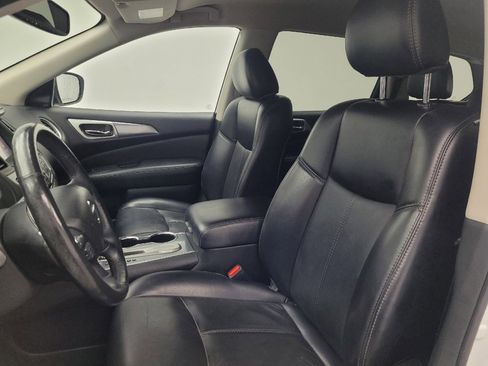 Used 2019 Nissan Pathfinder SL image 17