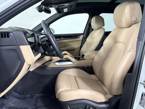 Certified 2026 Porsche Cayenne E-Hybrid AWD/4WD image 5