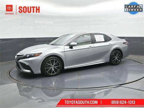 Used 2023 Toyota Camry SE image 7
