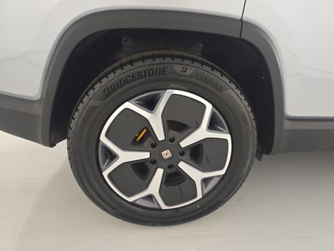 Used 2024 Rivian R1S Adventure AWD/4WD image 12