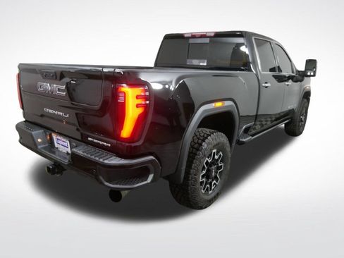 Used 2025 GMC Sierra 3500 Denali Ultimate AWD/4WD image 3