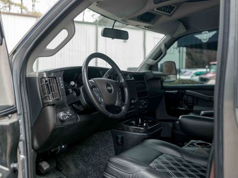 Used 2023 Chevrolet Express 2500 image 2