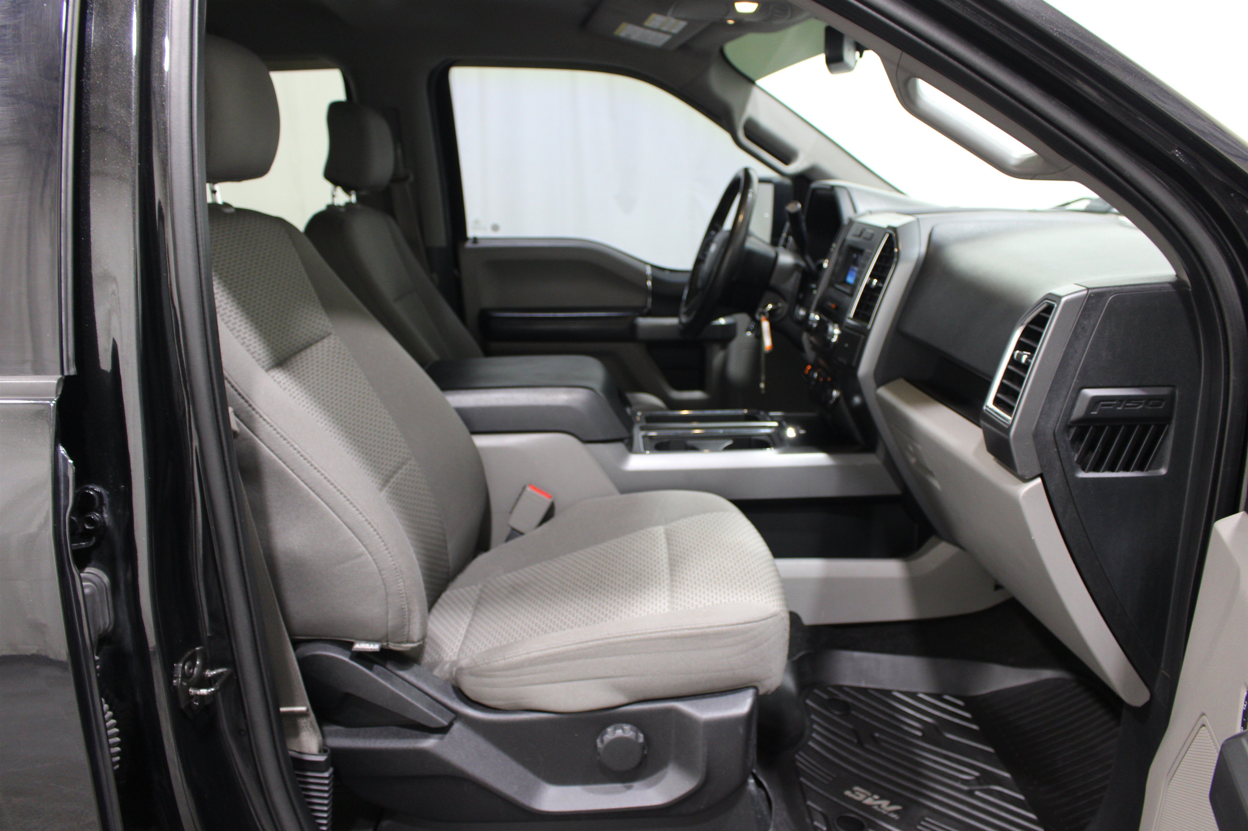 Used 2015 Ford F150 XLT w/ Equipment Group 301A Mid AWD/4WD image 23