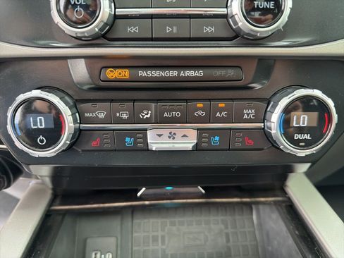 Used 2022 Ford F350 Lariat w/ Lariat Ultimate Package AWD/4WD image 44