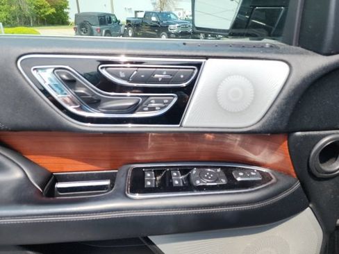 Used 2020 Lincoln Navigator L Reserve w/ Equipment Group 208A Reserve AWD/4WD image 7