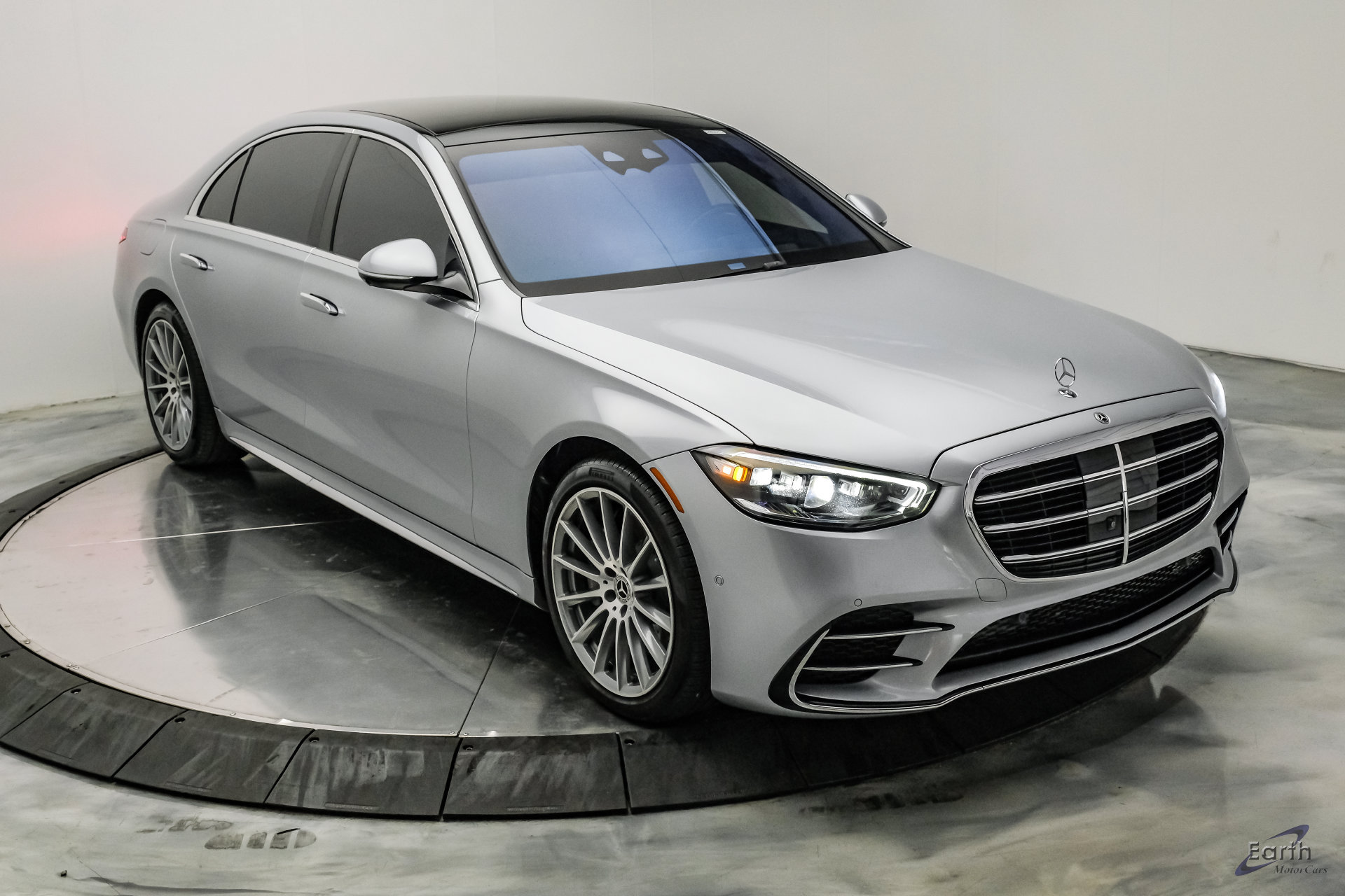 Used 2022 Mercedes-Benz S 580 4MATIC Sedan w/ AMG Line Package image 30