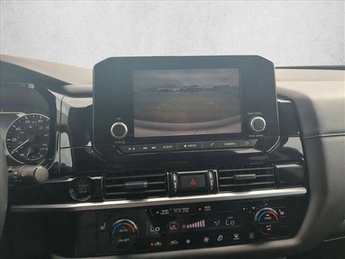 Used 2025 Nissan Pathfinder SV AWD/4WD image 14