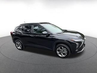 Used 2025 Chevrolet Trax LT w/ LT Convenience Package FWD video 2