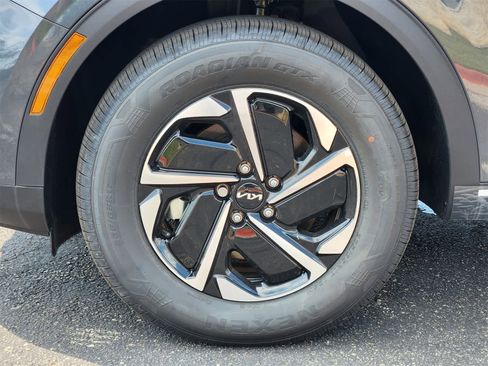 New 2025 Kia Sportage LX image 7