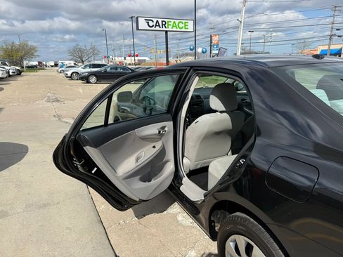 Used 2011 Toyota Corolla LE image 19