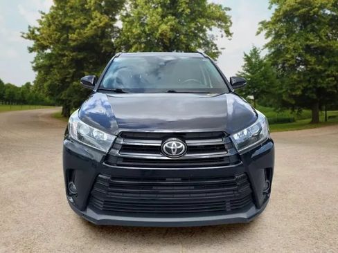 Used 2019 Toyota Highlander SE AWD/4WD image 3