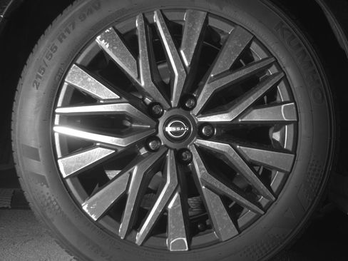 Used 2025 Nissan Altima 2.5 SV FWD image 15