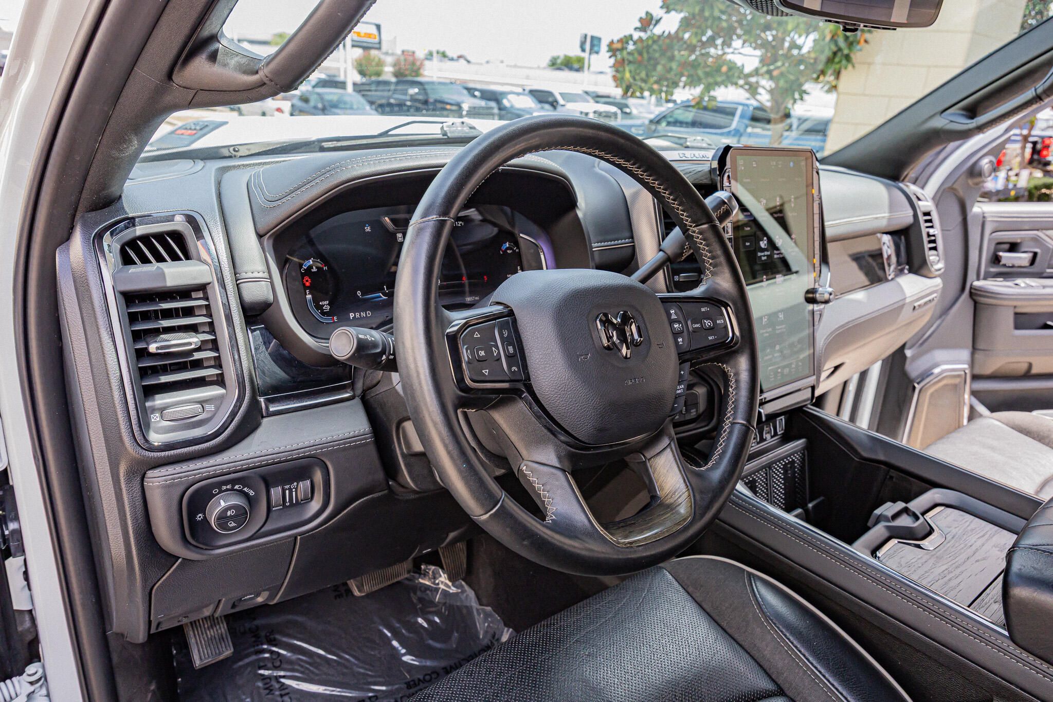 Used 2025 RAM 3500 Limited AWD/4WD image 16
