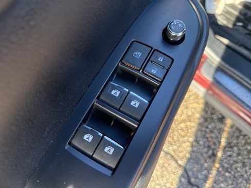 Used 2015 Toyota Highlander Limited image 25