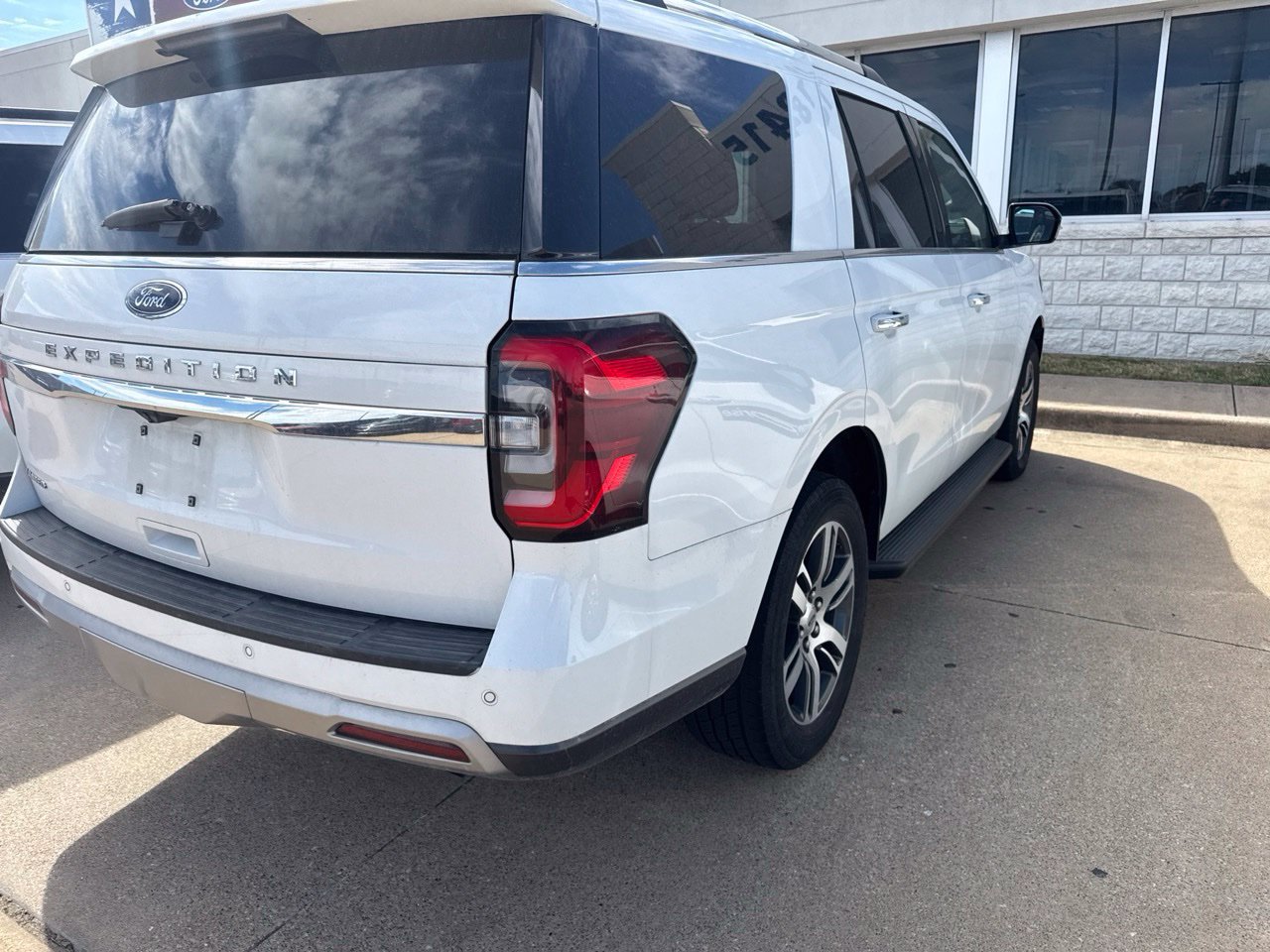 Used 2024 Ford Expedition Limited RWD image 4