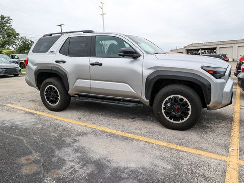 Used 2025 Toyota 4Runner TRD Off-Road Premium AWD/4WD image 6