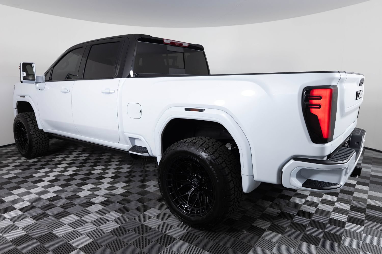 Used 2026 GMC Sierra 3500 Denali Ultimate AWD/4WD image 4