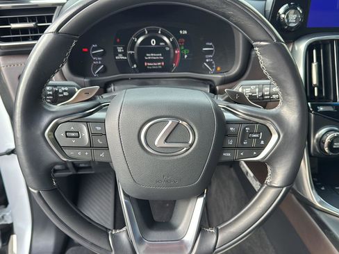 Used 2023 Lexus LX 600 4WD w/ Luxury Package image 18