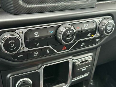 Used 2023 Jeep Gladiator Sport image 23