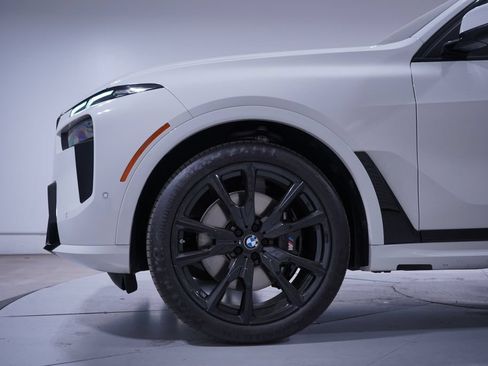 Used 2024 BMW X7 xDrive40i w/ M Sport Package AWD/4WD image 2