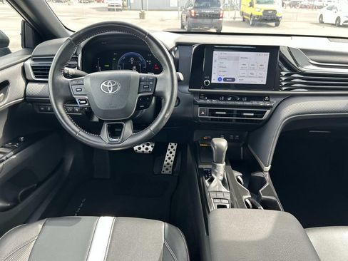 Used 2025 Toyota Camry SE FWD image 16