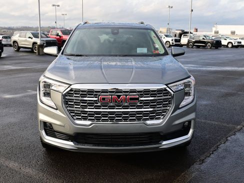 Used 2023 GMC Terrain Denali image 3