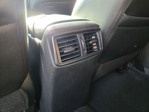 Used 2019 Nissan Rogue SL w/ Premium Package image 17