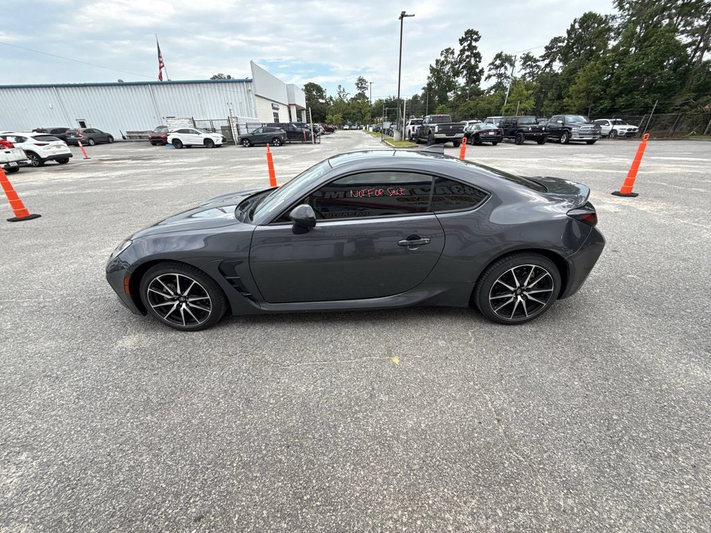 Used 2023 Toyota GR86 RWD image 5