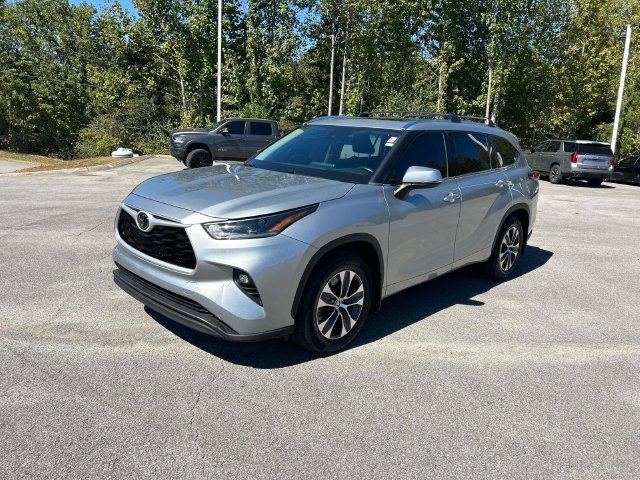 Used 2021 Toyota Highlander XLE FWD image 7