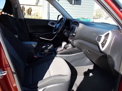 Used 2022 Kia Soul LX image 19