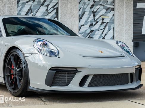 Used 2018 Porsche 911 GT3 RWD image 2