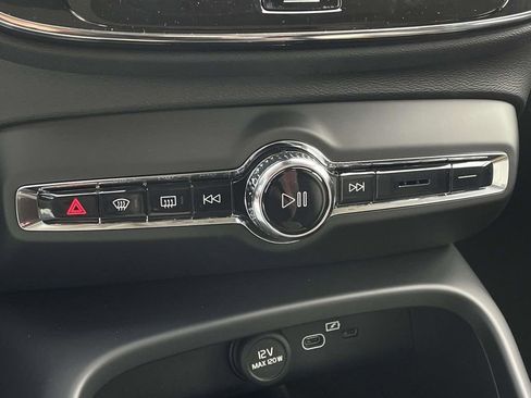 New 2026 Volvo XC40 B4 Core w/ Climate Package image 19