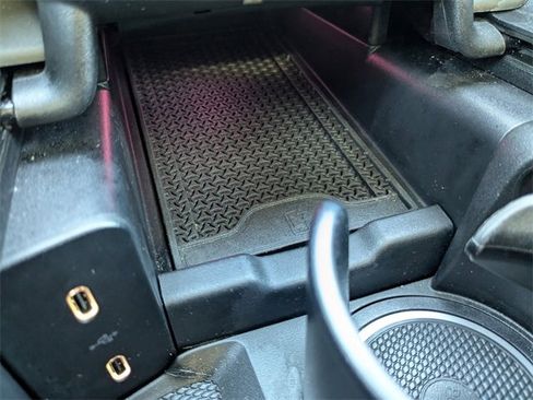 Used 2025 Mercedes-Benz E 350 4MATIC Sedan image 25