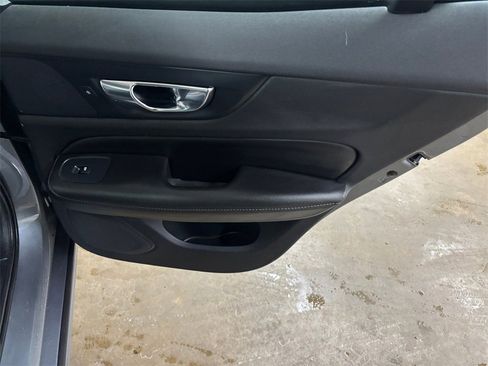 Used 2020 Volvo S60 T5 Momentum w/ Protection Package Premier image 18
