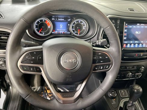 Used 2022 Jeep Cherokee Limited image 11