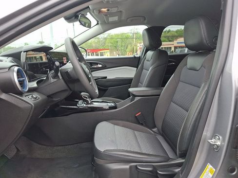 Used 2025 Chevrolet Trax LT FWD image 16