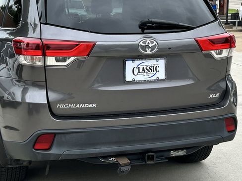 Used 2017 Toyota Highlander XLE FWD image 6