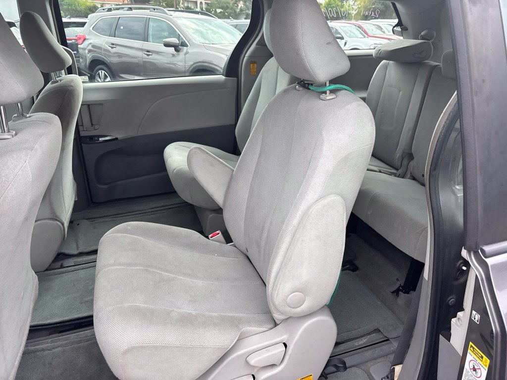 Used 2014 Toyota Sienna L FWD image 11