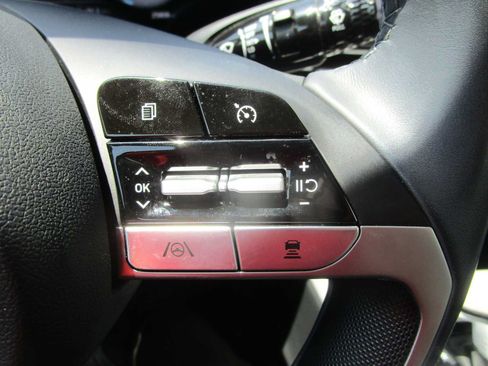 Used 2023 Hyundai Elantra Limited FWD image 33