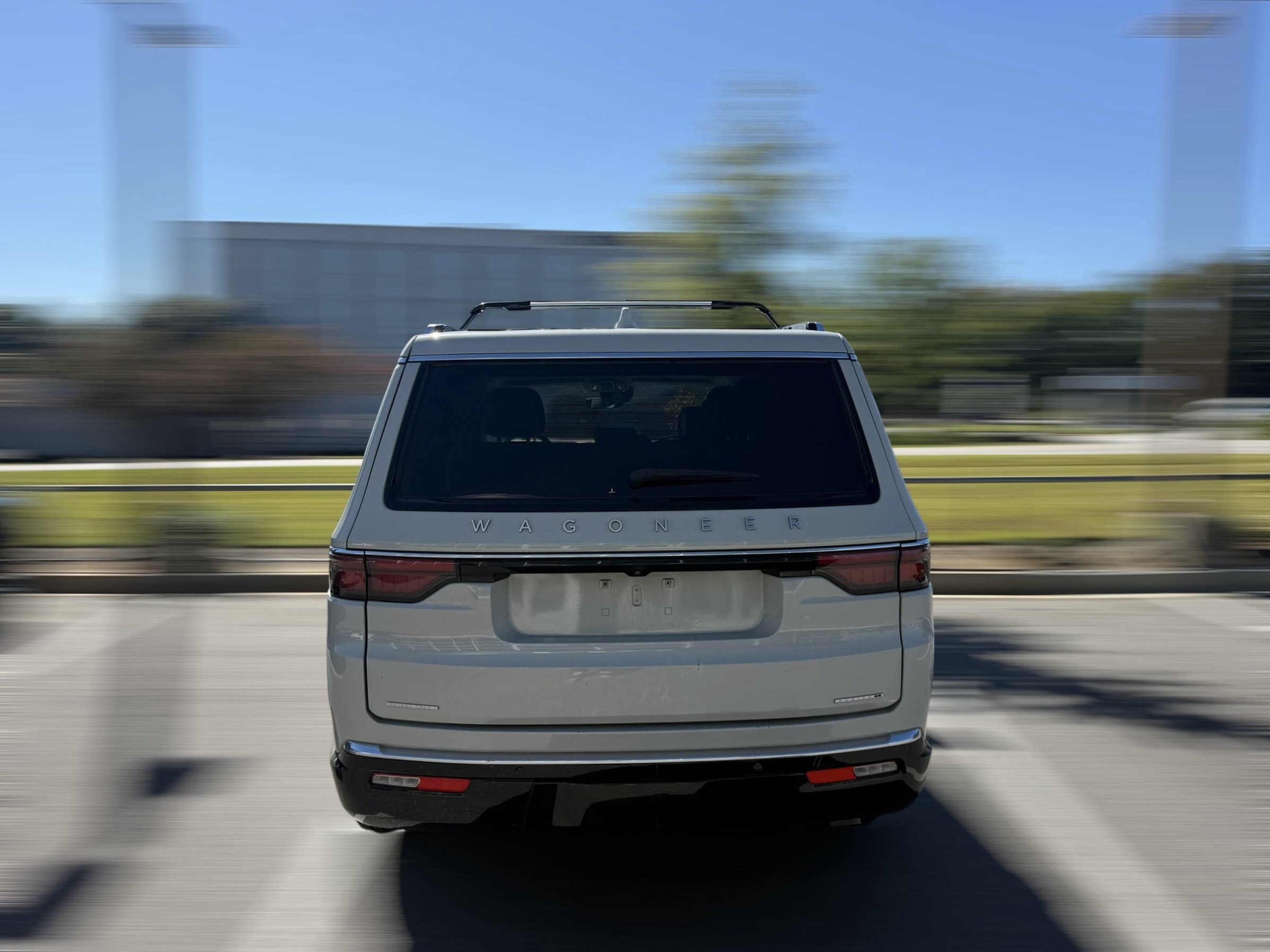 Used 2022 Jeep Wagoneer Series I w/ Premium Group I AWD/4WD image 3