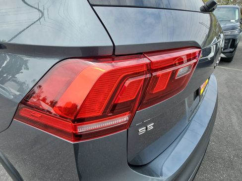Used 2022 Volkswagen Tiguan SE R-Line FWD image 35