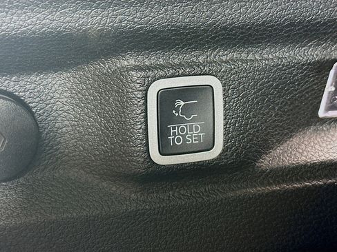 Used 2022 Jeep Grand Cherokee L Laredo image 31