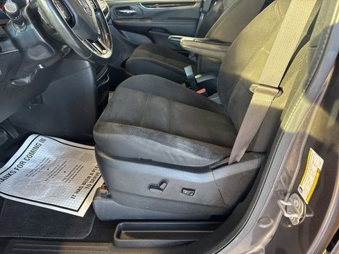 Used 2020 Dodge Grand Caravan SE image 8