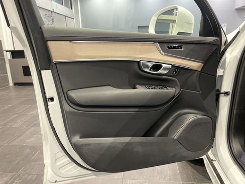 Used 2025 Volvo XC90 B6 Plus image 14