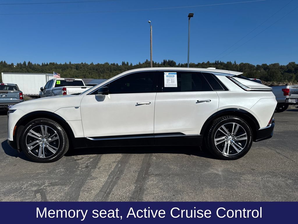 Used 2024 Cadillac Lyriq Luxury RWD image 3