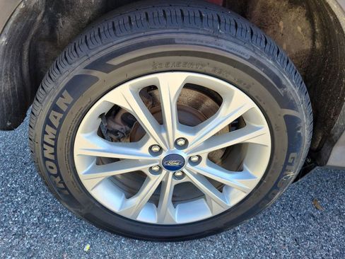 Used 2019 Ford Escape SE image 6